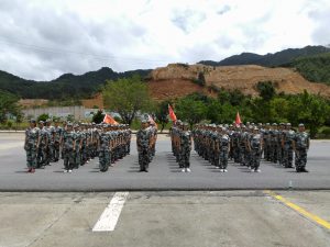 我们在奔驰中相互取暖和