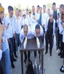 同仇敌忾、同心合力